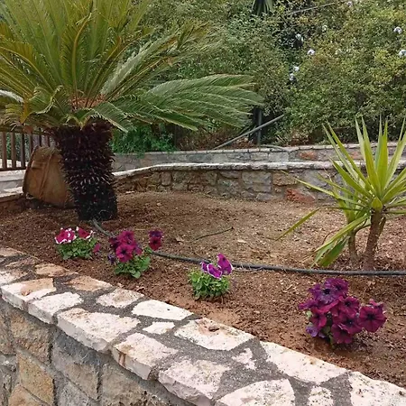 Holiday home Despoina Amarynthos